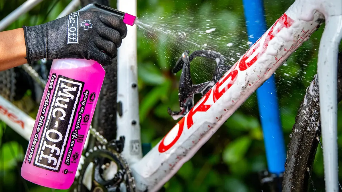 Muc-Off Radpflege, Kampagnenbild der Marke
