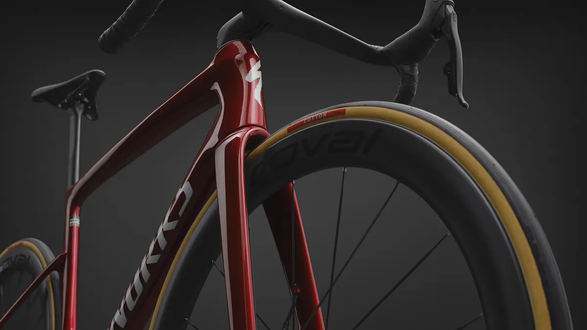 Specialized S-Works Rennrad in Rot mit Roval-Laufrädern bei Bikefactory Hamburg